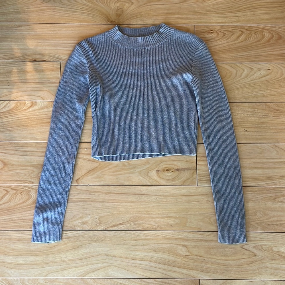 Brandy Melville cropped grey sweater! Size XS